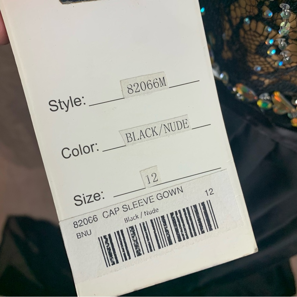 SOLD NEW MAC DUGGAL 82066M CAP SLEEVE TRUMPET GOWN - Picture 9 of 16